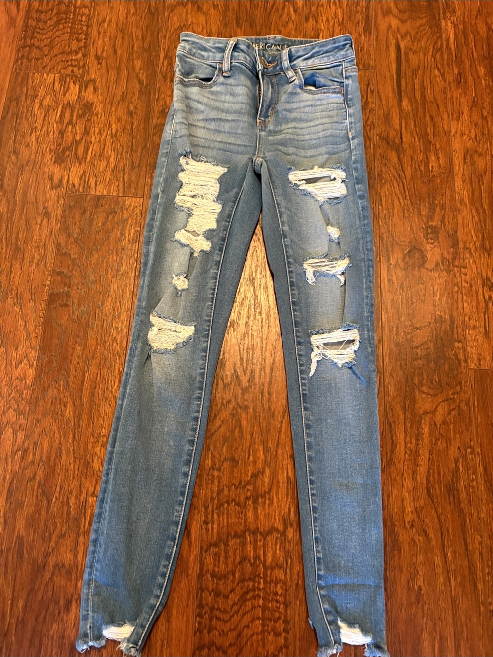 American Eagle distressed jegging